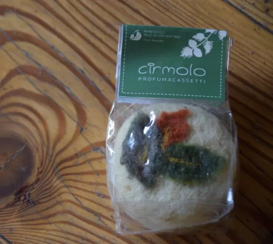 profuma-cassetti-essenza-cirmolo-pino-cembro_q.jpg